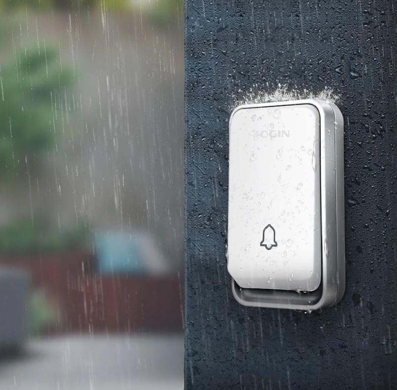 Doorbell push button in the rain, IP44 splash-resistant