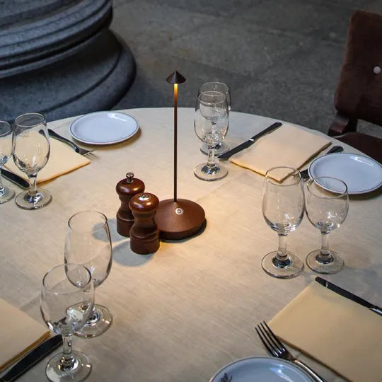 Cordless lamp table setting